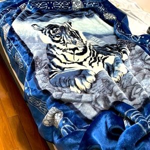 Bed Cover of lion blue